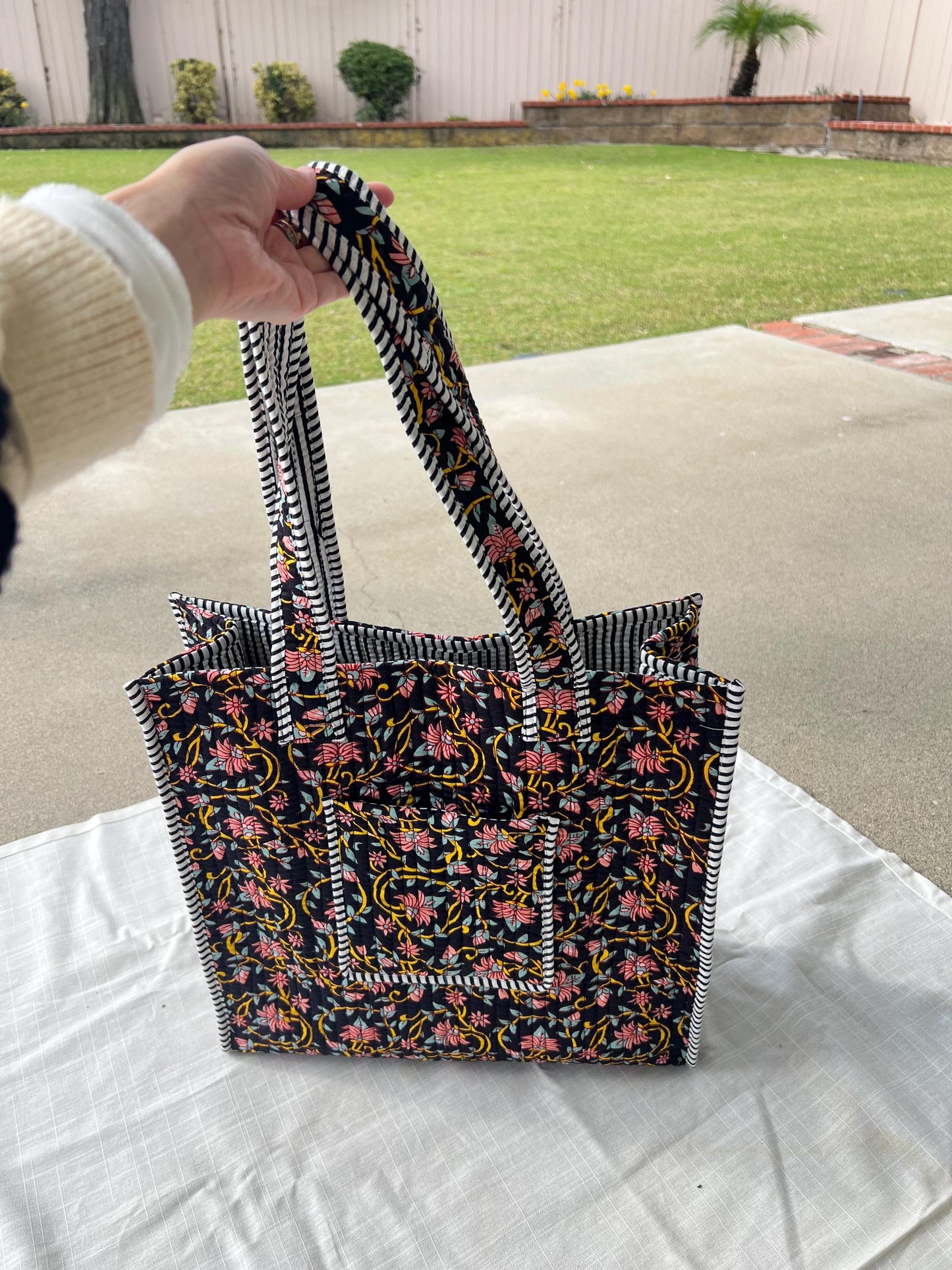 Hand blocked print cotton quilt bag large tote bag / large tote bag with pockets/ beach bag/ floral prints cotton quilt tote bag - Chickticks