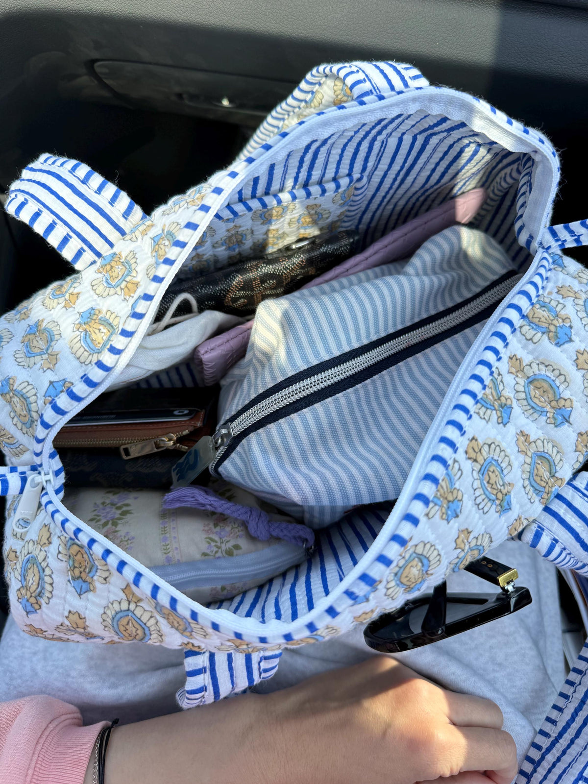 Hand Blocked Floral Duffle Cotton Quilt Bag. Green Floral Print Bag. Everyday Bag. Multifunctional Floral Print tote bag.