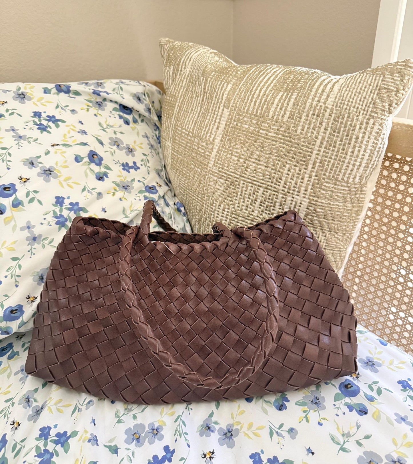 Woven Shoulder Bag. Beach Woven Shoulder Bag. Summer woven bag.