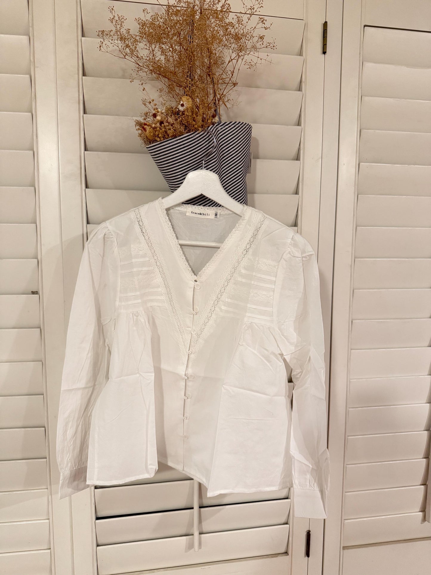 Casual white cotton shirt french lace to vintage inspired . Cozy cottage vibe top.Romantic blouse. Doen inspired top. Sezane inspired - Chickticks