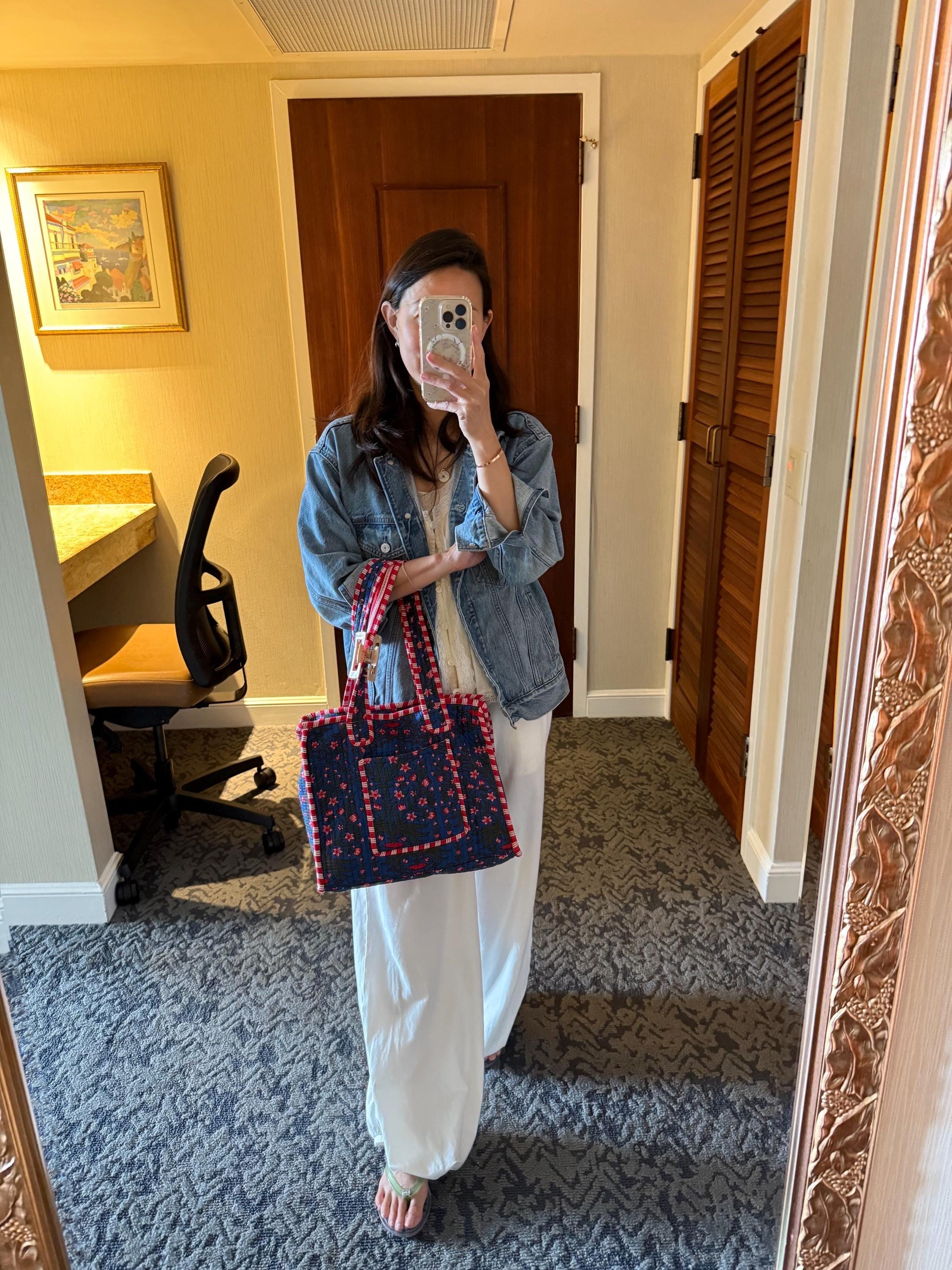 Hand blocked flower print cotton quilt bag zipper tote bag / tote bag with zipper and front pockets/ beach bag / floral blue cotton tote - Chickticks