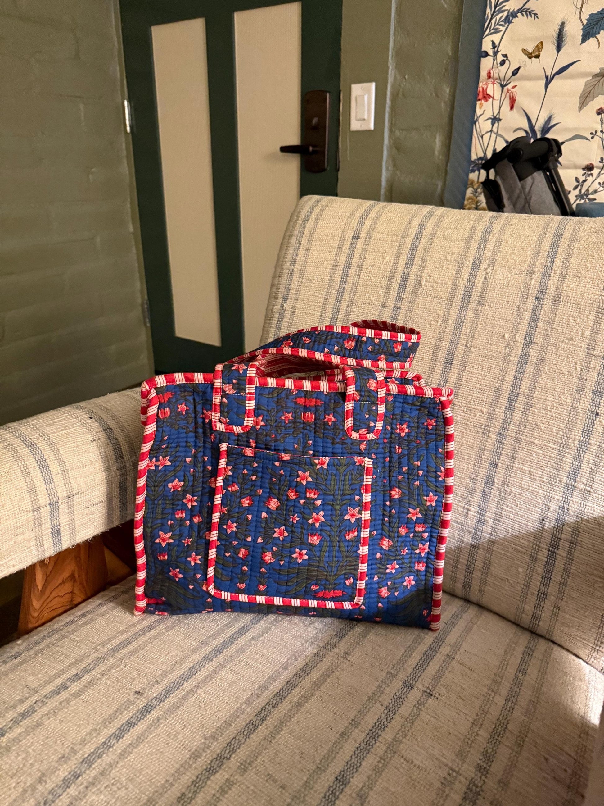 Hand blocked flower print cotton quilt bag zipper tote bag / tote bag with zipper and front pockets/ beach bag / floral blue cotton tote - Chickticks