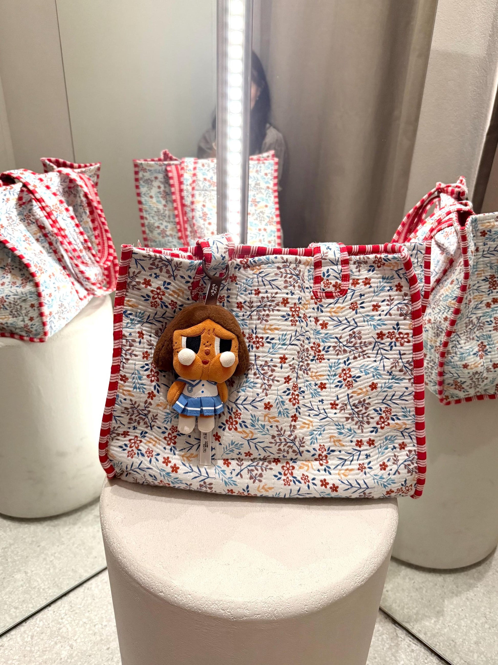 Hand blocked print cotton quilt bag red white flower print tote bag / red floral print with pockets/ beach bag/ red cotton quilt tote bag - Chickticks
