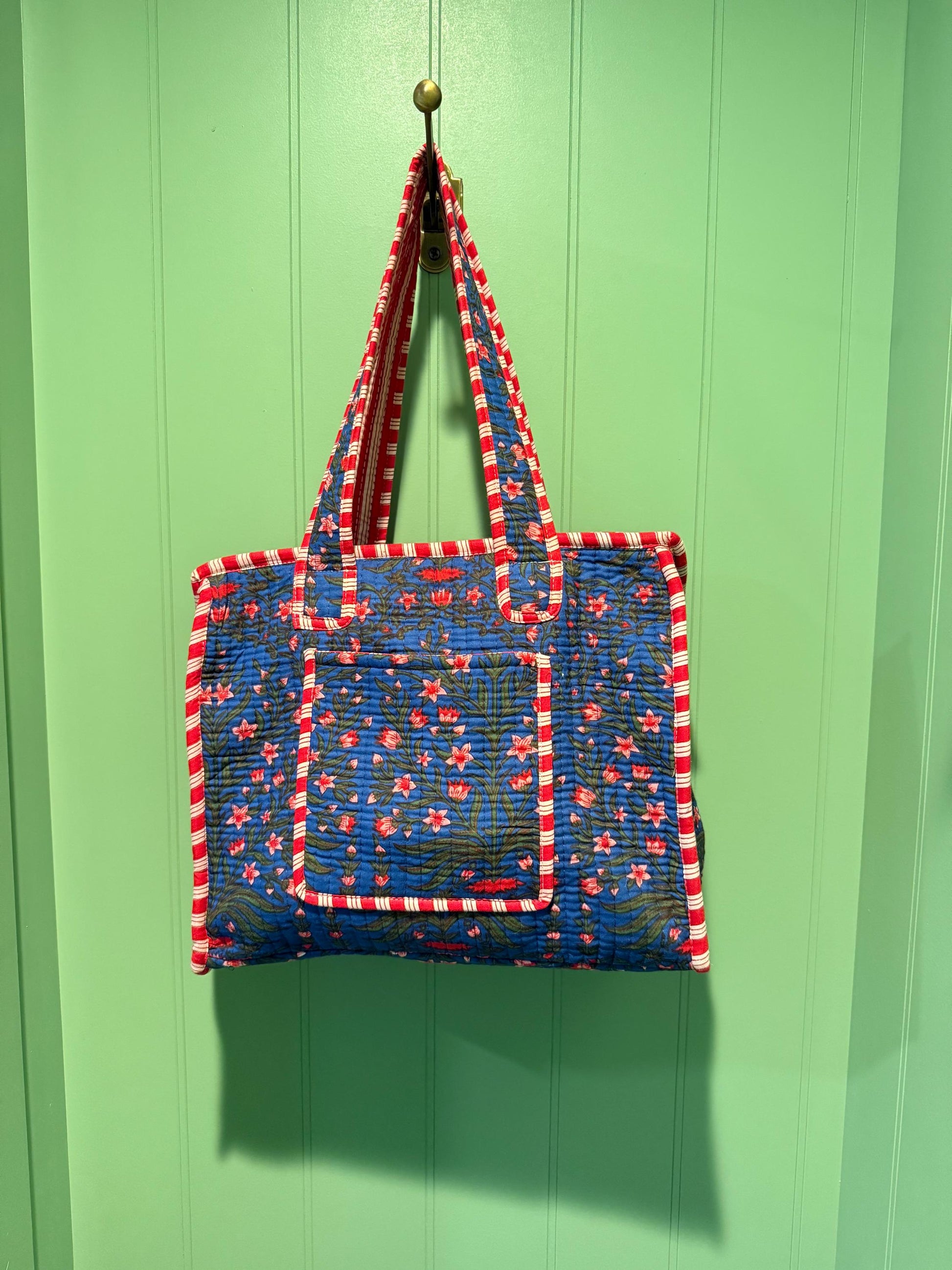 Hand blocked flower print cotton quilt bag zipper tote bag / tote bag with zipper and front pockets/ beach bag / floral blue cotton tote - Chickticks