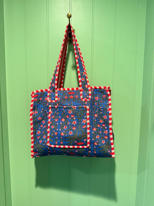 Hand blocked flower print cotton quilt bag zipper tote bag / tote bag with zipper and front pockets/ beach bag / floral blue cotton tote - Chickticks