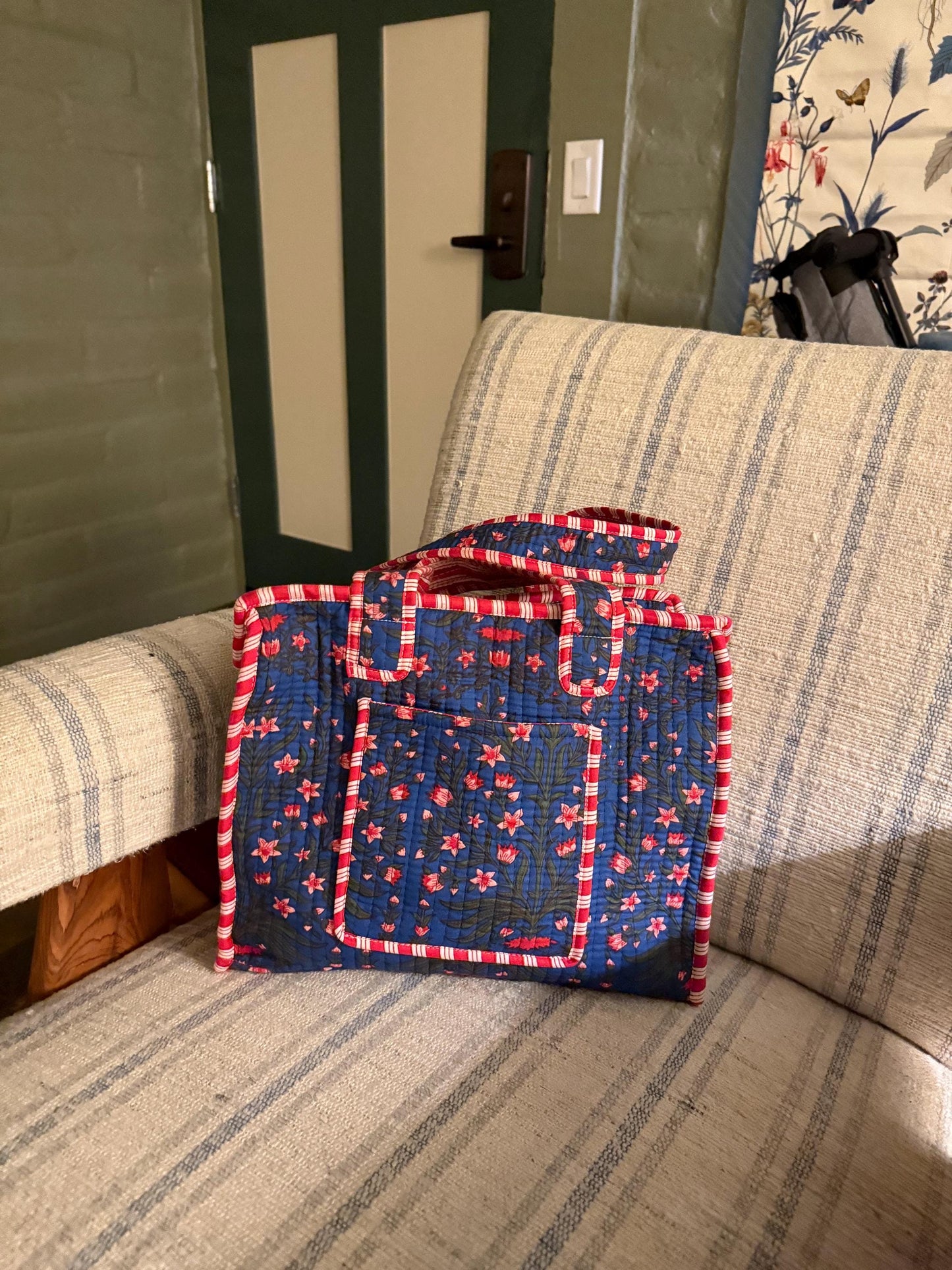 Hand blocked flower print cotton quilt bag zipper tote bag / tote bag with zipper and front pockets/ beach bag / floral blue cotton tote - Chickticks