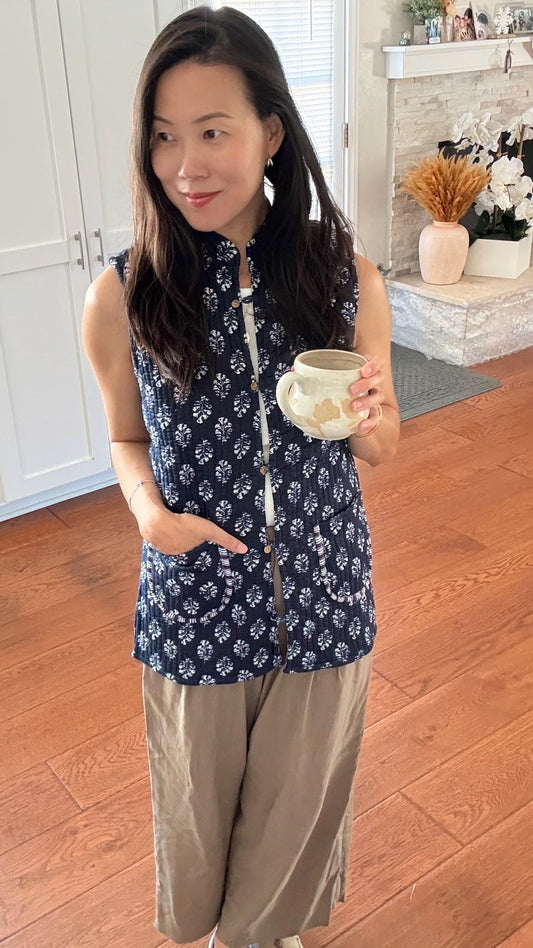 Cotton quilt handblocked floral print vest cardigan french style. Dark blue denim sezane doen inspired vest. Top vest dark blue denim.