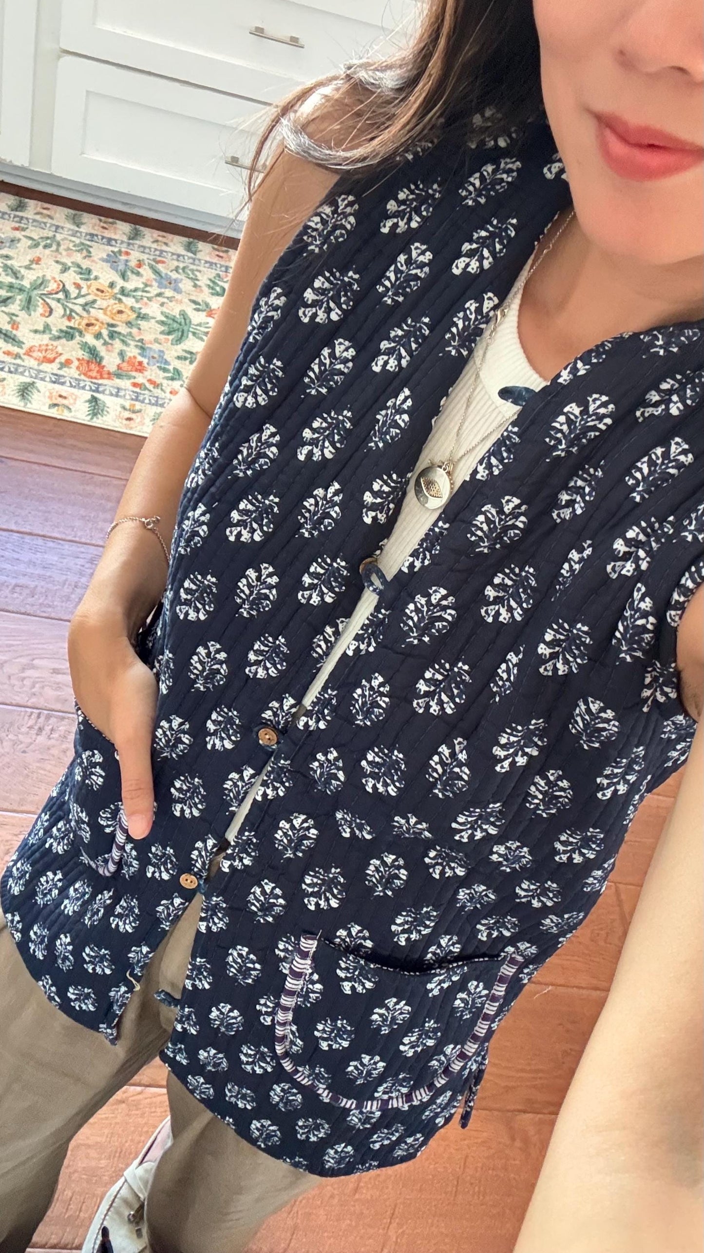 Cotton quilt handblocked floral print vest cardigan french style. Dark blue denim sezane doen inspired vest. Top vest dark blue denim. - Chickticks