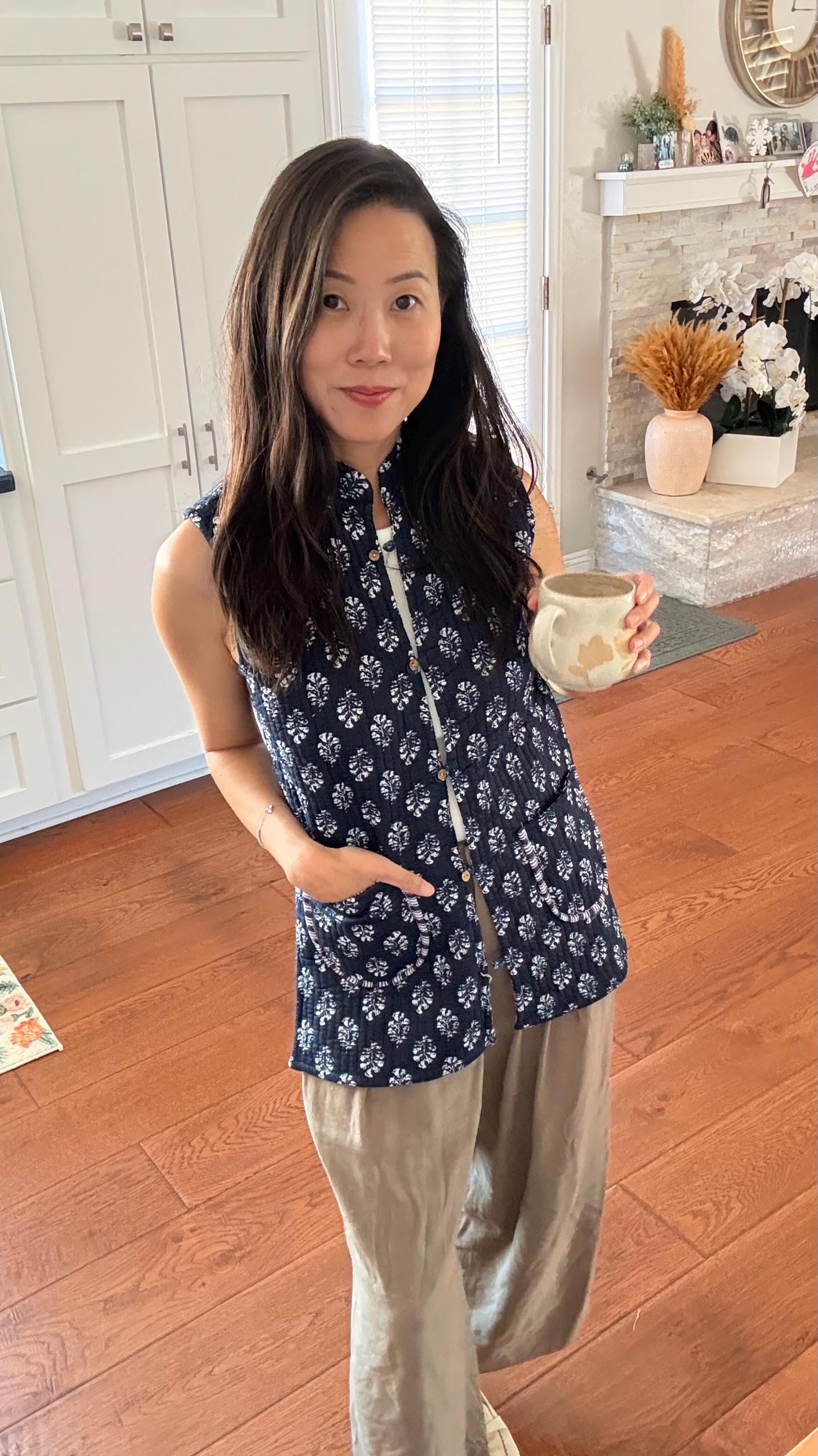 Cotton quilt handblocked floral print vest cardigan french style. Dark blue denim sezane doen inspired vest. Top vest dark blue denim. - Chickticks