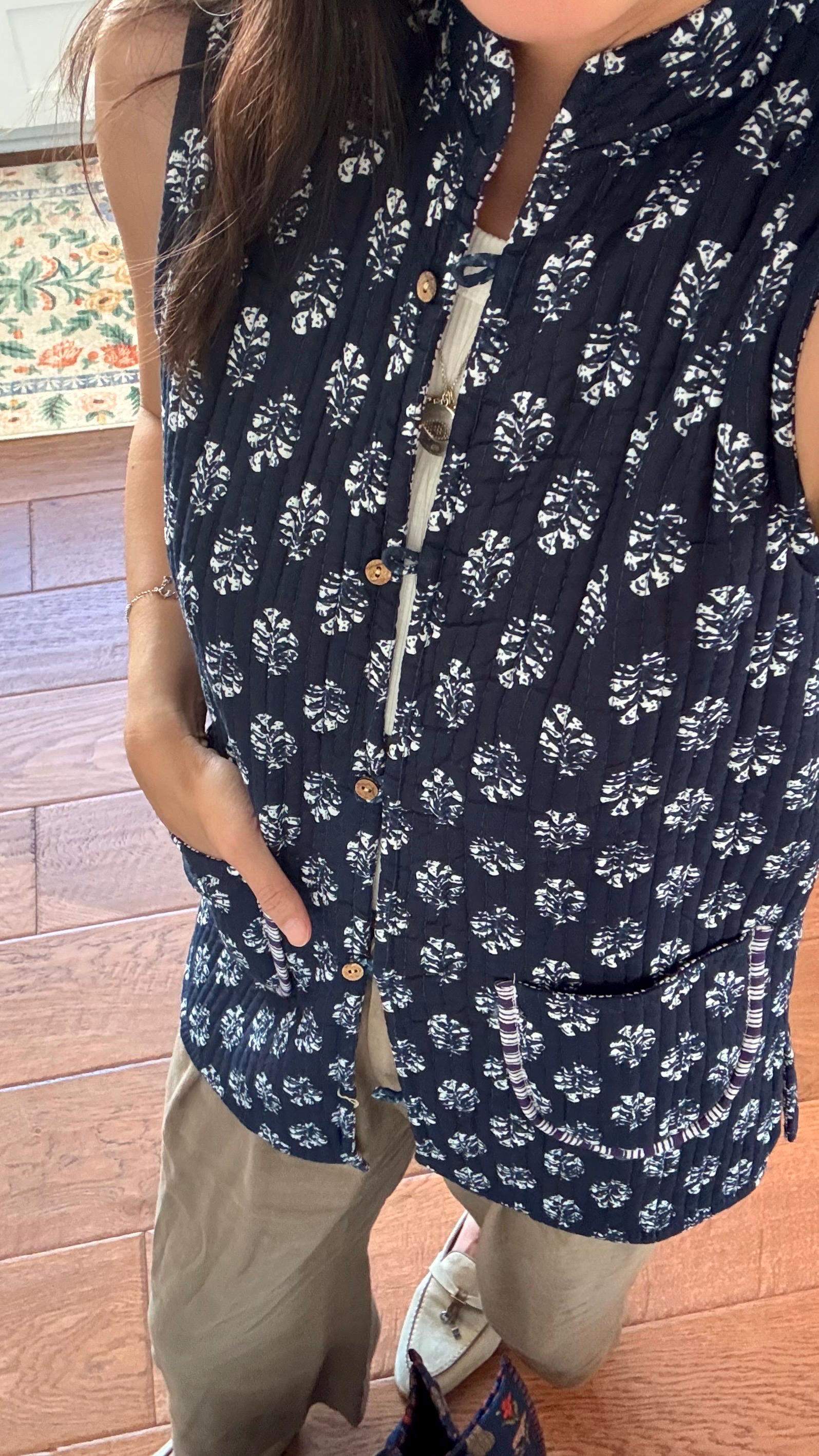Cotton quilt handblocked floral print vest cardigan french style. Dark blue denim sezane doen inspired vest. Top vest dark blue denim. - Chickticks