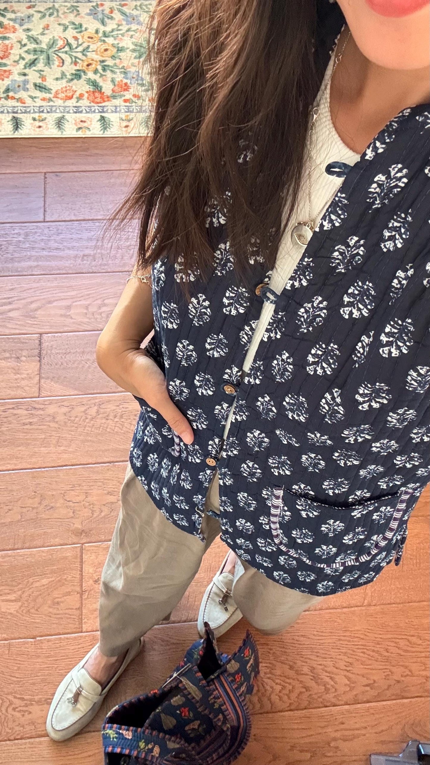 Cotton quilt handblocked floral print vest cardigan french style. Dark blue denim sezane doen inspired vest. Top vest dark blue denim. - Chickticks