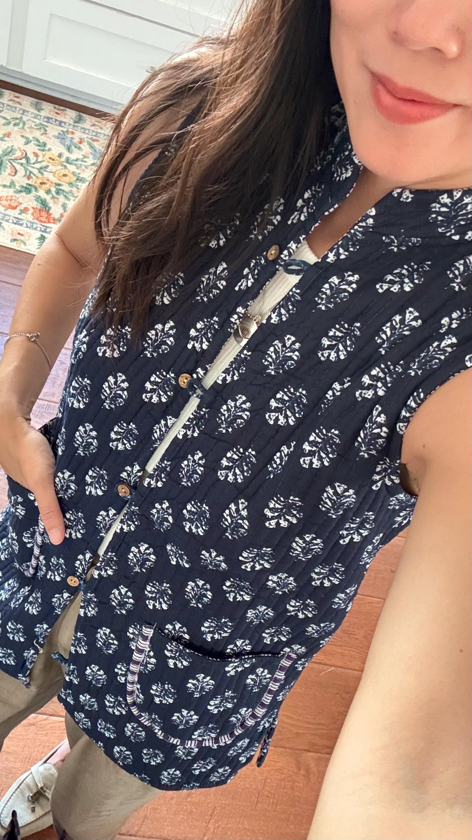 Cotton quilt handblocked floral print vest cardigan french style. Dark blue denim sezane doen inspired vest. Top vest dark blue denim. - Chickticks