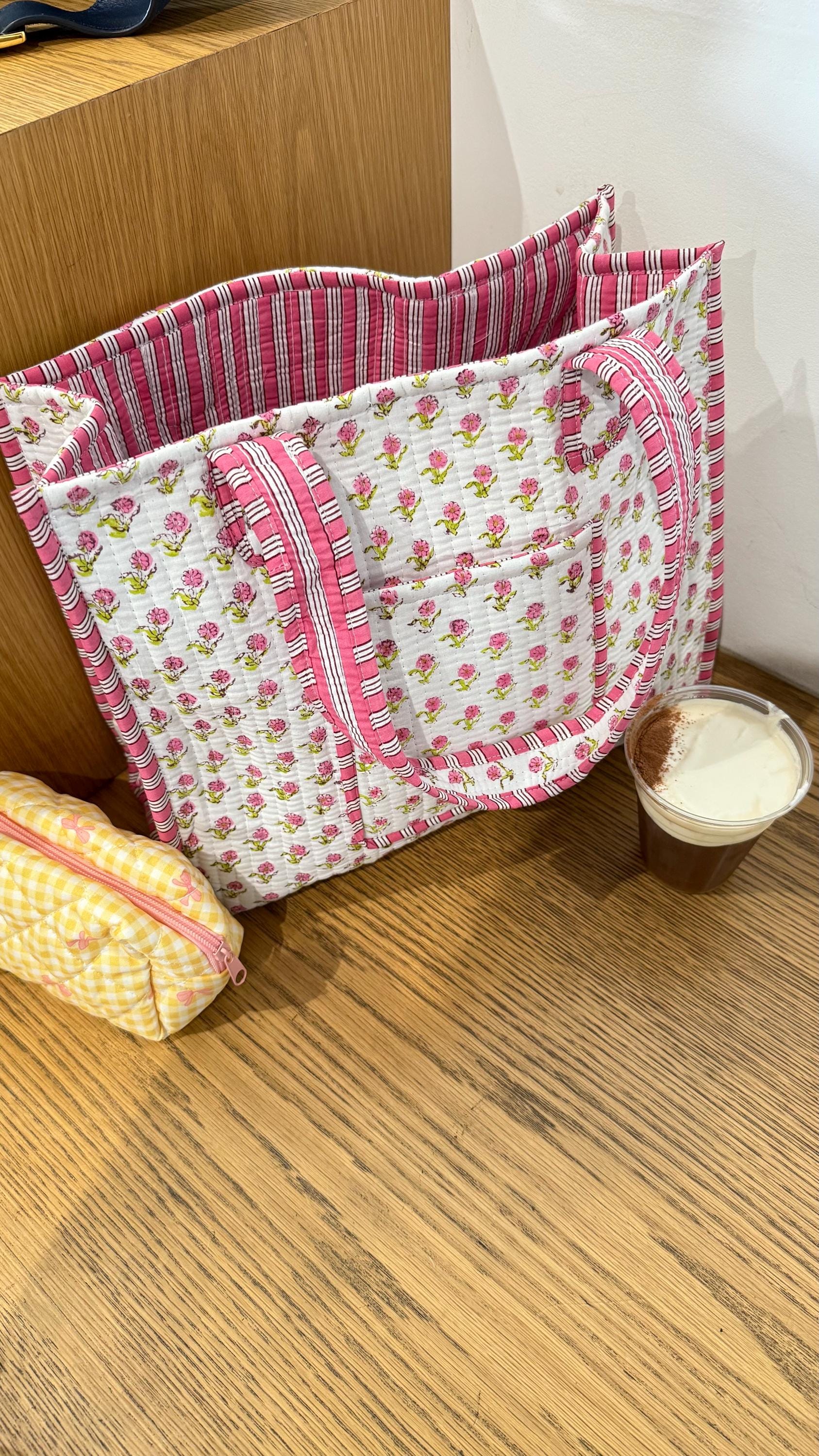 Handblocked White Floral Print Cotton Quilt Tote Bag. Large Tote Bag with Pockets. Multifunctional Tote Bag. Everyday Tote Bag. Holiday bag