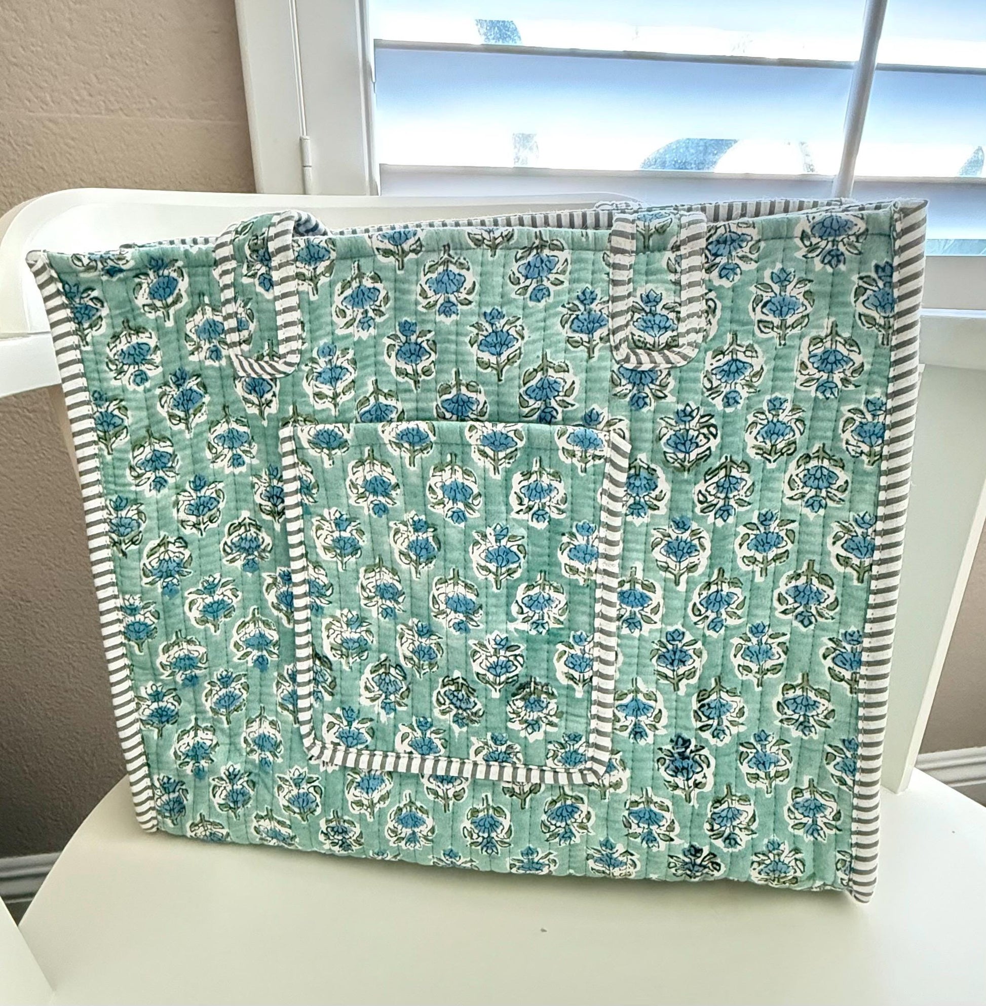 Handblocked Sage Mint Floral Cotton Quilt Tote Bag. Large Tote Bag with Pockets. Multifunctional Tote Bag. Everyday Tote Bag. Holiday bag