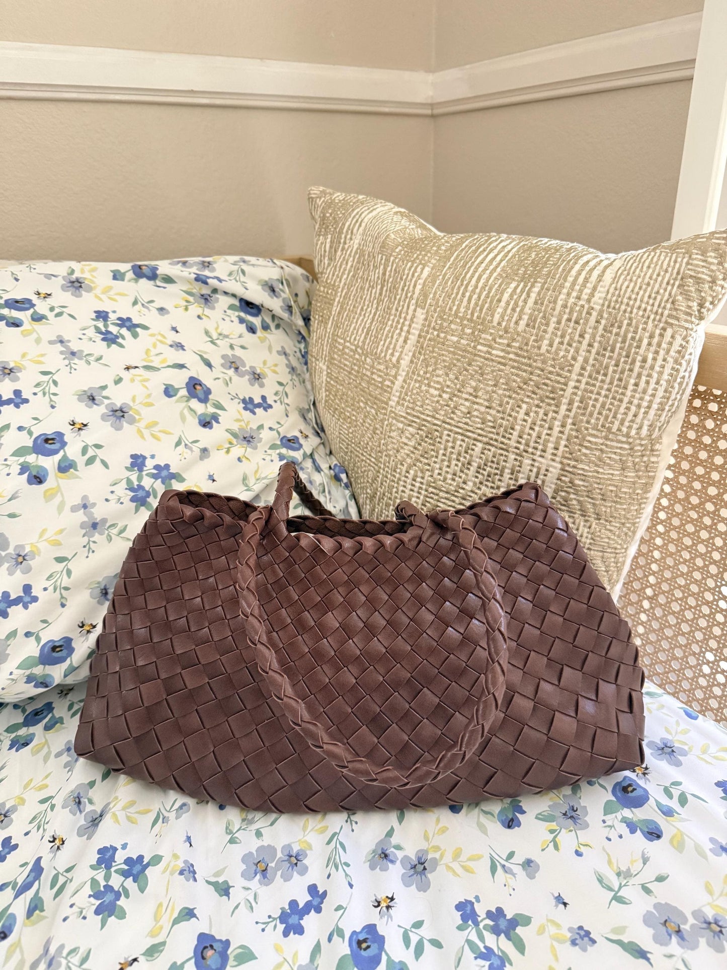 Woven Shoulder Bag. Beach Woven Shoulder Bag. Summer woven bag.